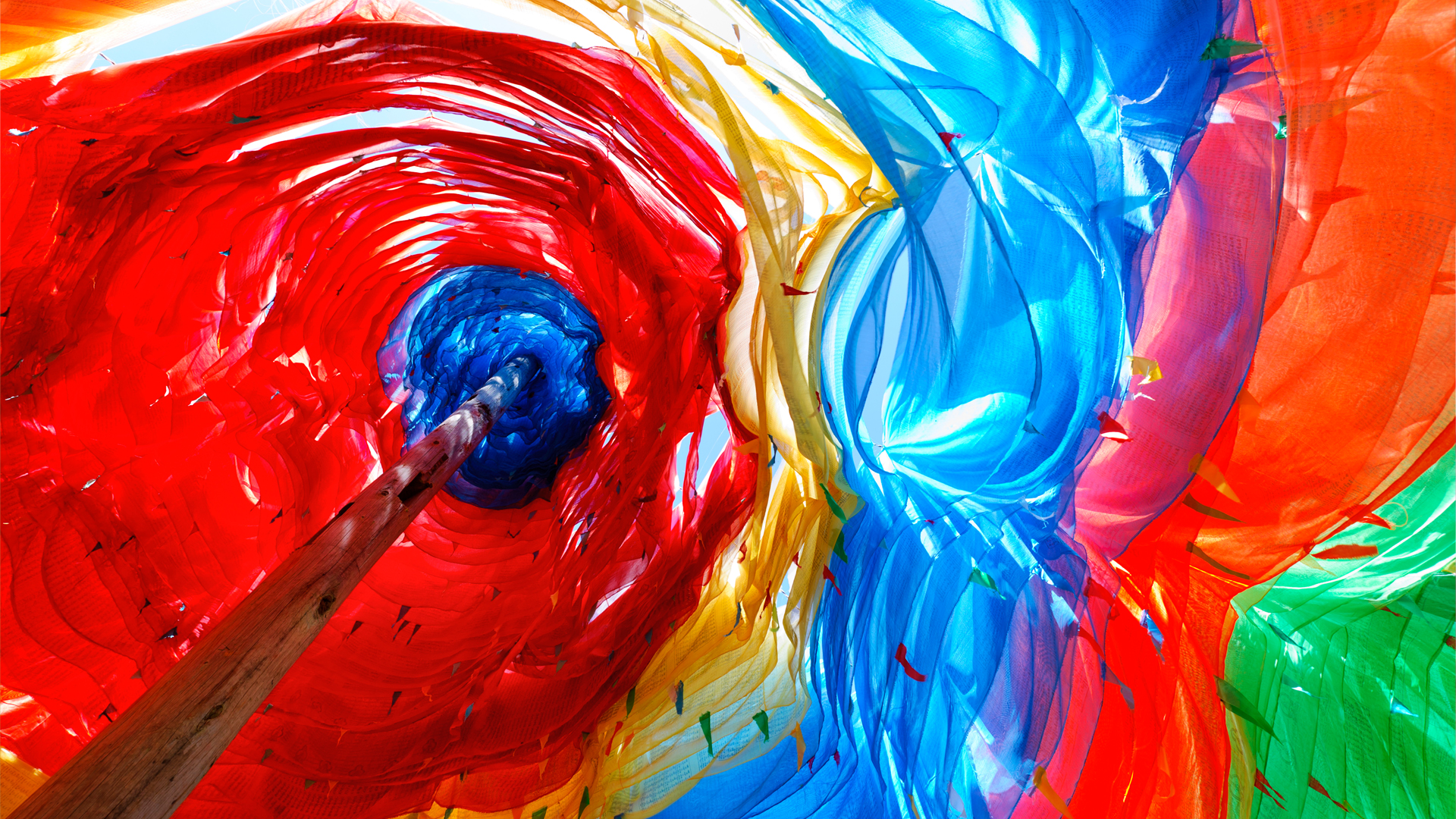 নওগাঁর আত্রাই রেলওয়ে স্টেশনে অগ্নিকাণ্ড: ছয়টি দোকান পুড়ে গেল, কোনো প্রাণহানি নয়